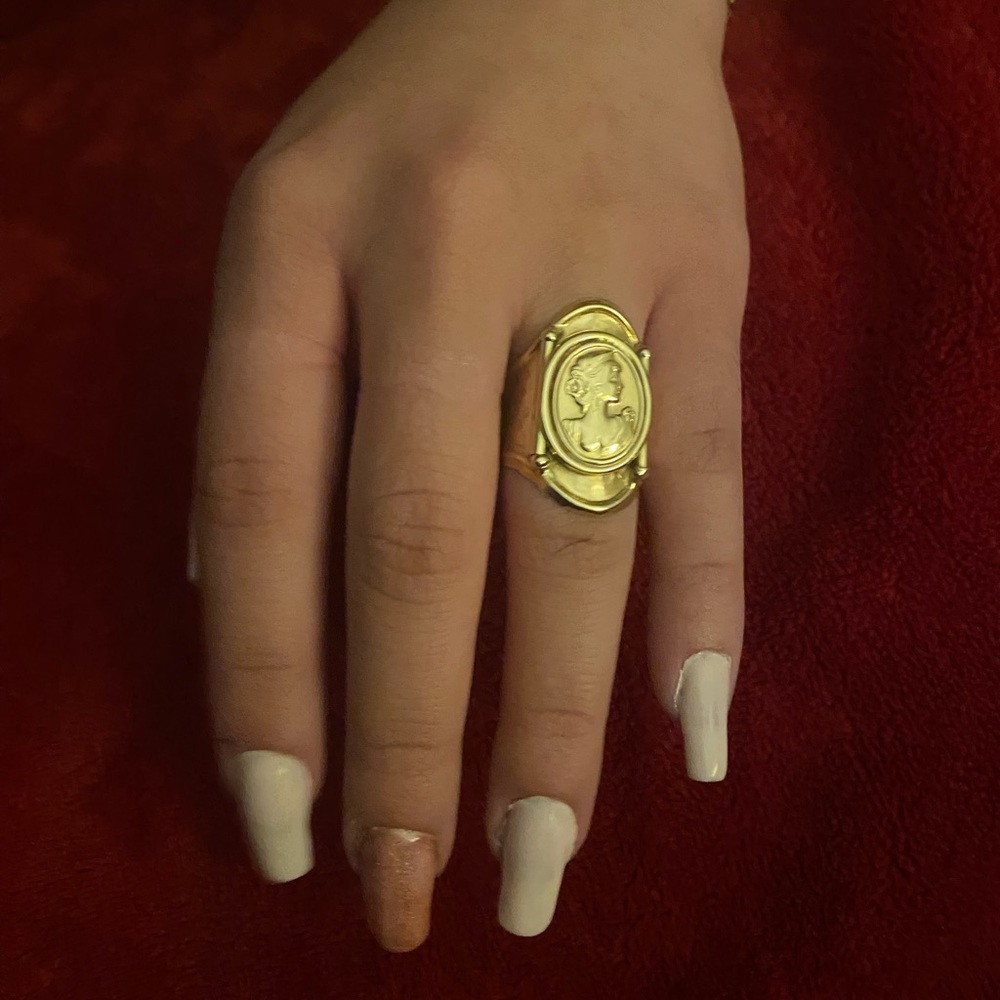 Beautiful Ring Cameo pure gold 14 Kt